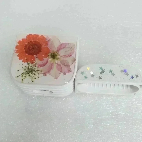 Real Flower AirPod Case 1 - Picture 4 of 6